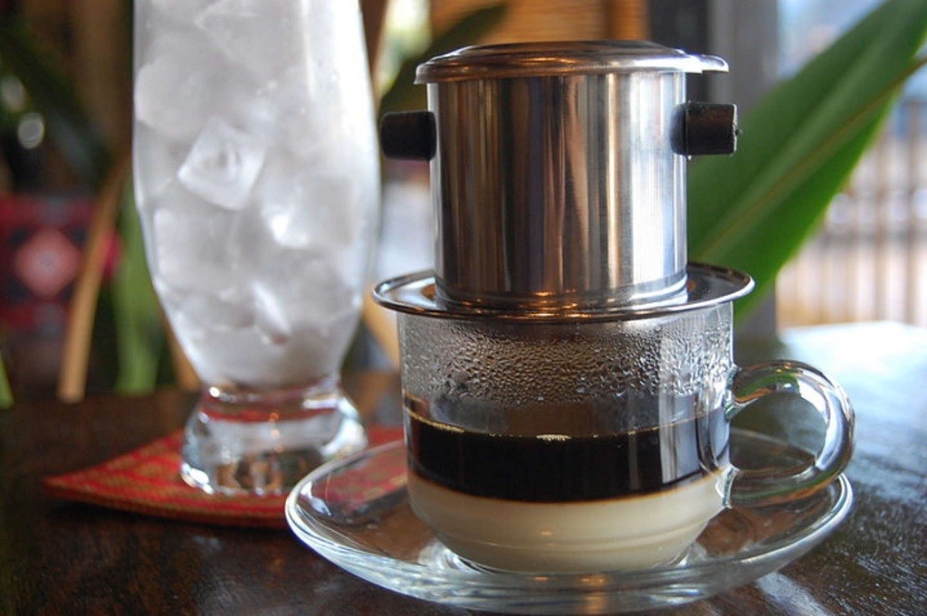 7 nguyên tắc khi uống cà phê sẽ cho bạn biết cách tận hưởng hương vị tuyệt hảo của cà phê và tránh những sai lầm trong quá trình uống. Sự kết hợp đúng đắn giữa hương thơm, vị đắng và độ mạnh sẽ khiến bạn cảm thấy thật sự thích thú.